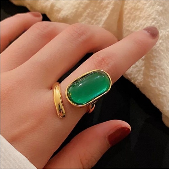 Gorgeous 18K Gold Inspired Emerald Green Adjustable Cocktail Ring 💍 - Picture 5 of 6